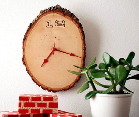 15 proyectos de relojes para que dejes de mirar el telfono, Proyecto de reloj de madera DIY
