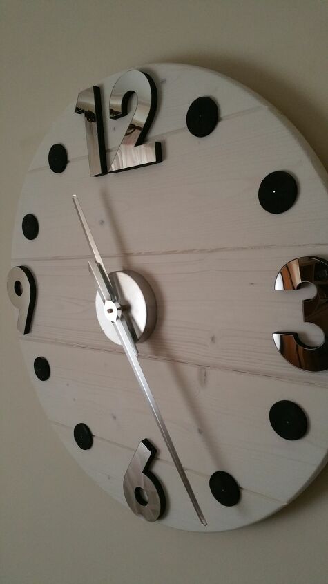 15 proyectos de relojes para que dejes de mirar el telfono, Reloj de pared de madera