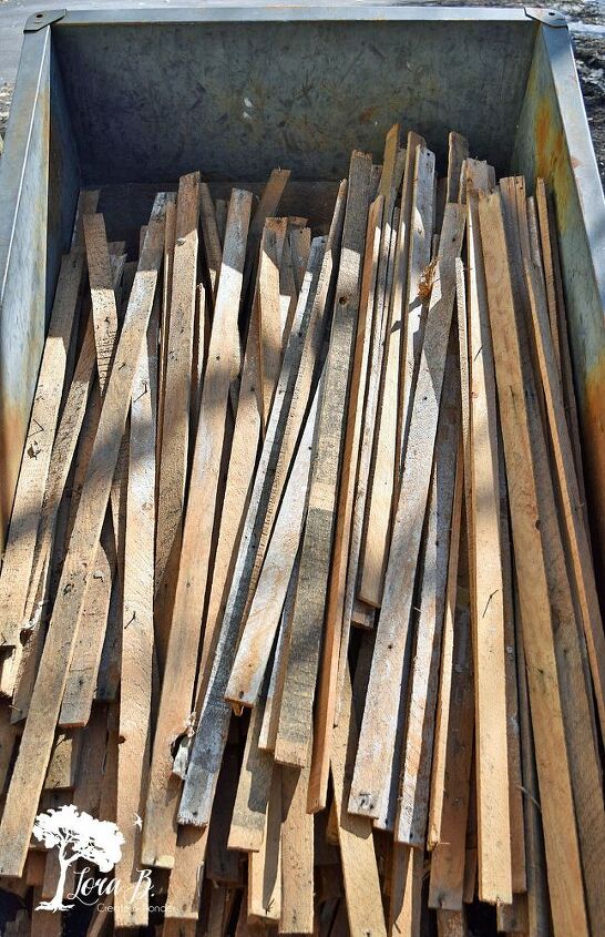 corredor de listones de madera reutilizados