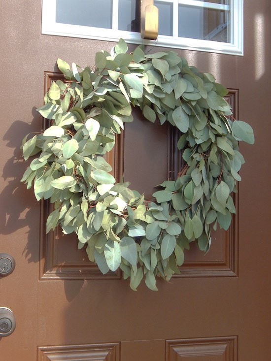 11 ideas frescas de decoracin con eucalipto para su hogar, Guirnalda de eucalipto