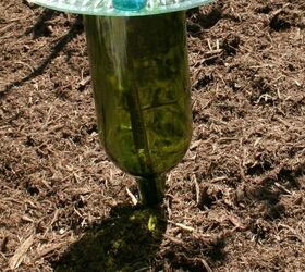 make a bee water station from dollar store finds