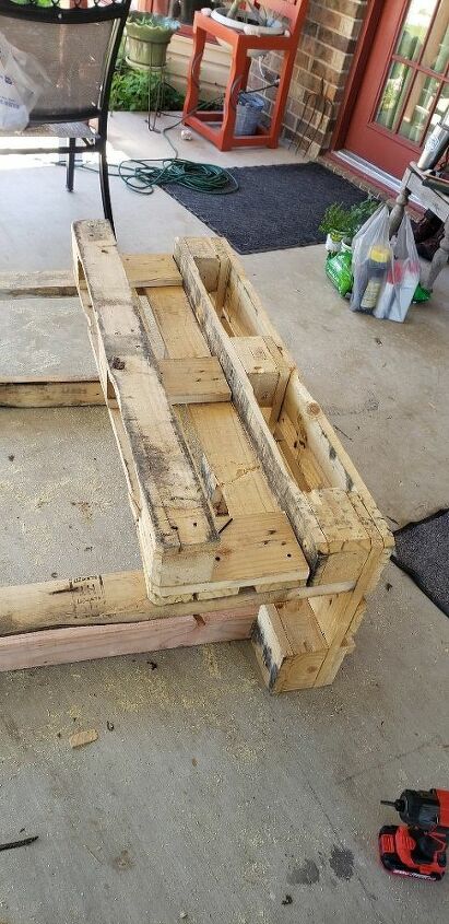 how to build a pallet table for the patio