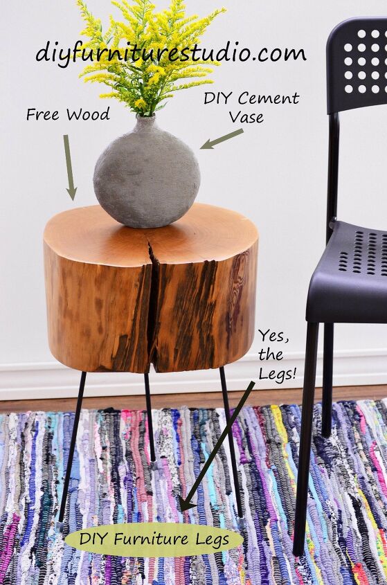 17 proyectos de madera natural de canto vivo que aaden autenticidad a tu hogar, Mesa auxiliar de tronco de rbol de bricolaje con canto vivo