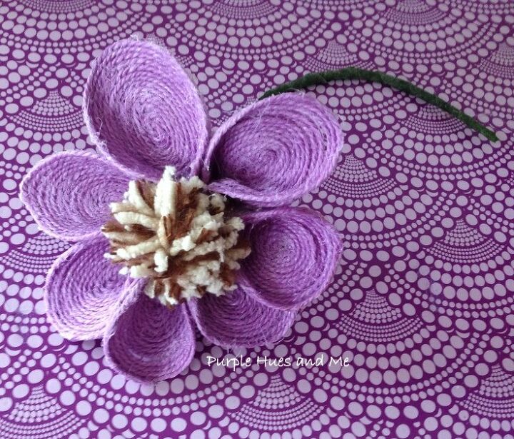 flor de yute purpura en forma de cuchara