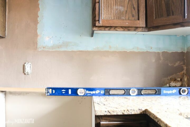 installing subway tile backsplash