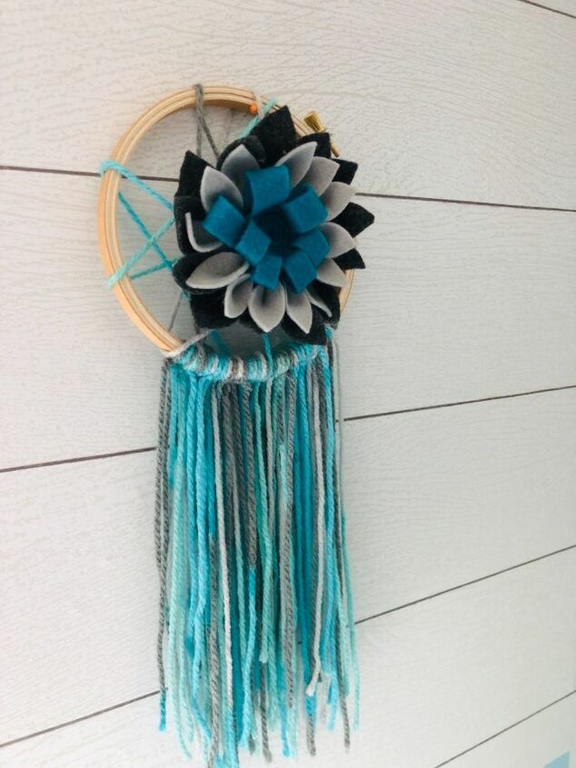 How to make mini embroidery hoop dream catchers diy  hometalk How to make mini embroidery hoop dream catchers diy  hometalk