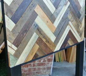12 striking pallet bed projects for the perfect nights sleep, A Chevron Patterned Headboard