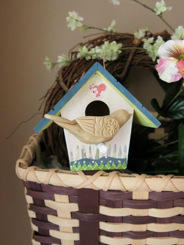 decorar una casa de pjaros pequea para la decoracin de primavera