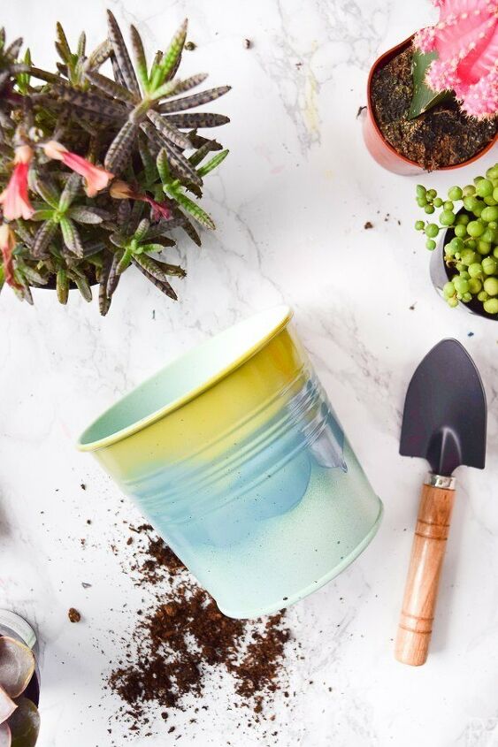spray paint ombre planters