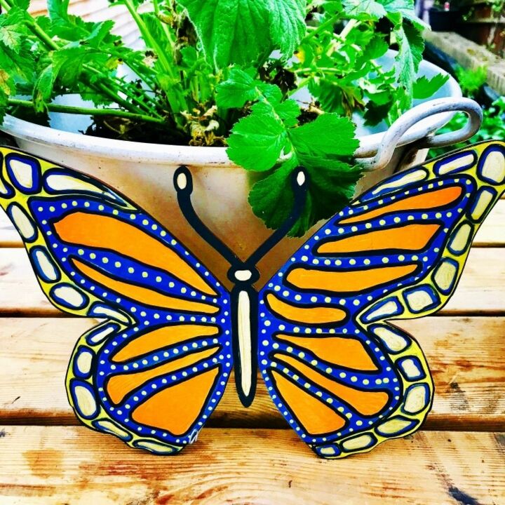 crie uma grande e linda borboleta para a cerca do seu jardim com canetas de tinta, decora o de jardim com borboletas