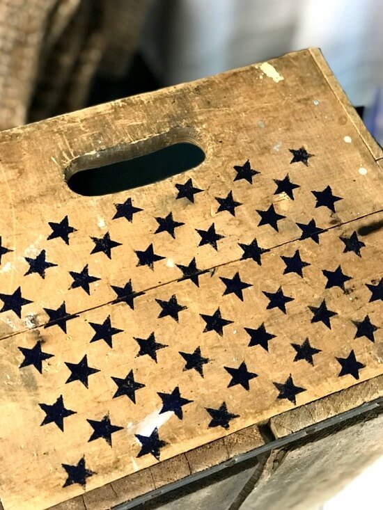 caja vintage con bandera americana
