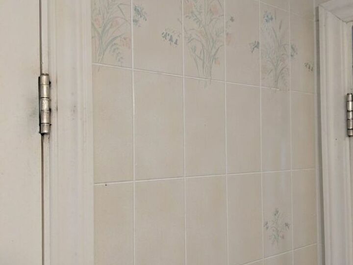 q painting over 90 s style wall paneling
