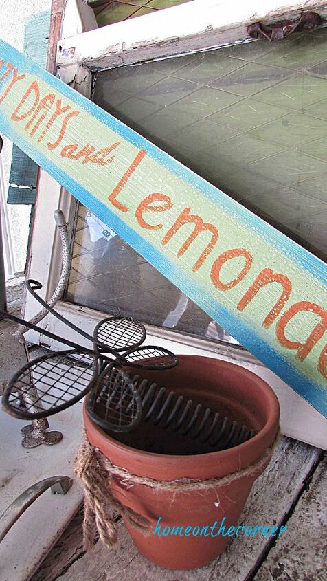 dias preguiosos e placa de madeira de limonada