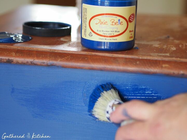 mesa de cabeceira pintada de azul dixie belle bunker hill
