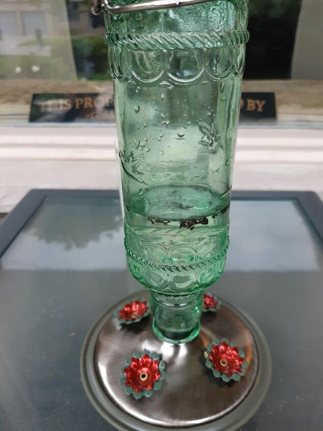 q how do i keep ants out of my hummingbird feeder