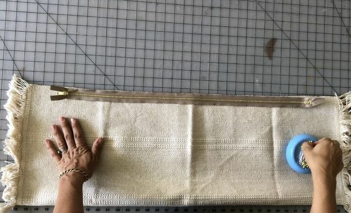 a almofada mais fcil de fazer feita com um tapete ikea