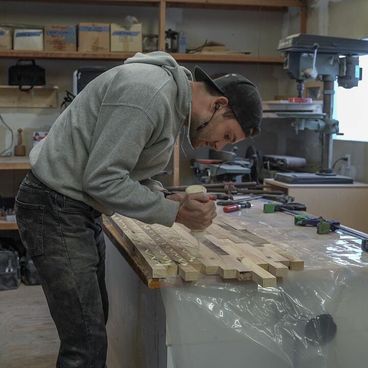 banco de bricolaje hecho de madera de desecho