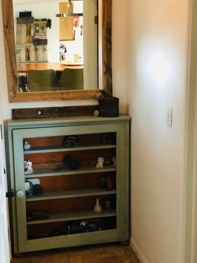 cmo arreglar un armario vintage con pinturas country chic y malla de alambre, Armario terminado
