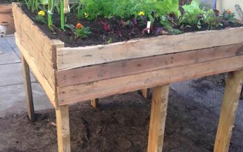 How to Make a Pallet Garden Bed?