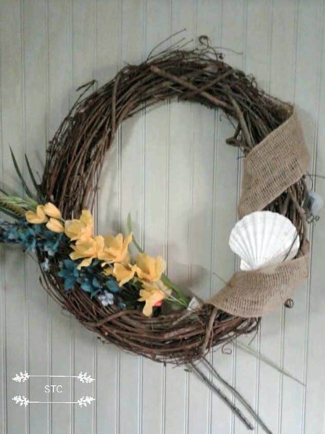 summer wreath with seashells