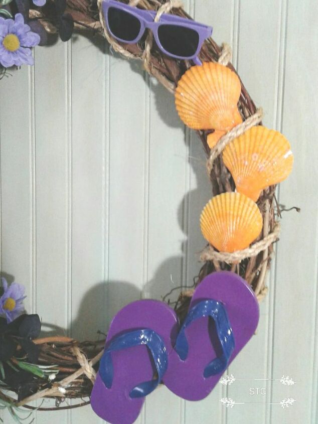 summer fun wreath with flip flops