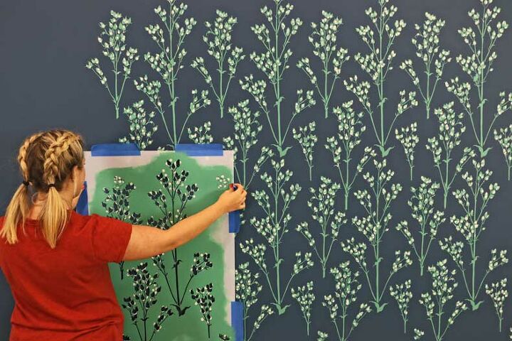 hack de papel pintado de diseo de 250 dlares con una plantilla de pared de 39 dlares