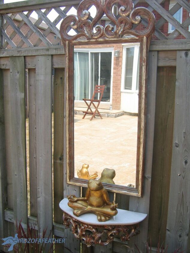 prateleiras e espelho de jardim
