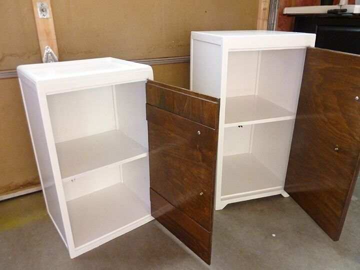 dois pequenos armrios se transformam em uma torre de armazenamento de banheiro, calafetado e pintado