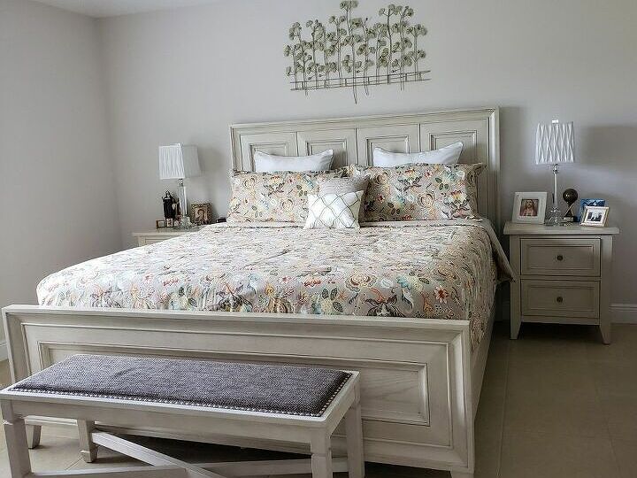 q decorate the top of my headboard around existing metal art