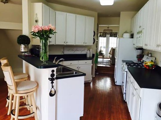 Las plantillas añaden encanto a un fondo de cocina | Hometalk