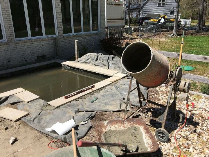DIY moderno patio trasero Koi estanque en un presupuesto | Hometalk
