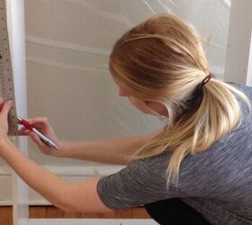 Cómo convertir una estantería vacía en una canasta de lavandería