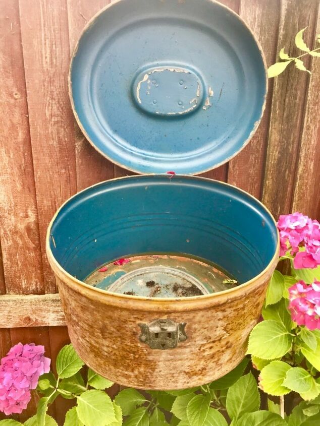 how to transform a hatbox into delightful planter, Hanging the planter on the fence