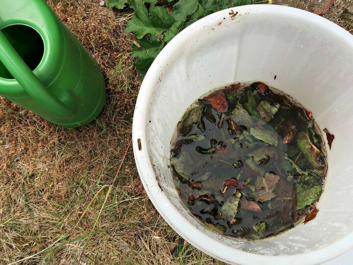 how to make liquid compost from weeds