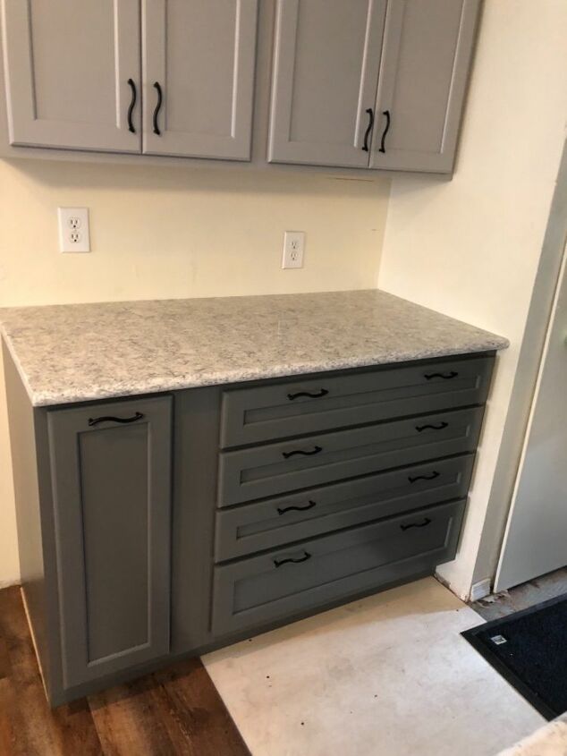 what color backsplash will work best with dark light gray cabinets