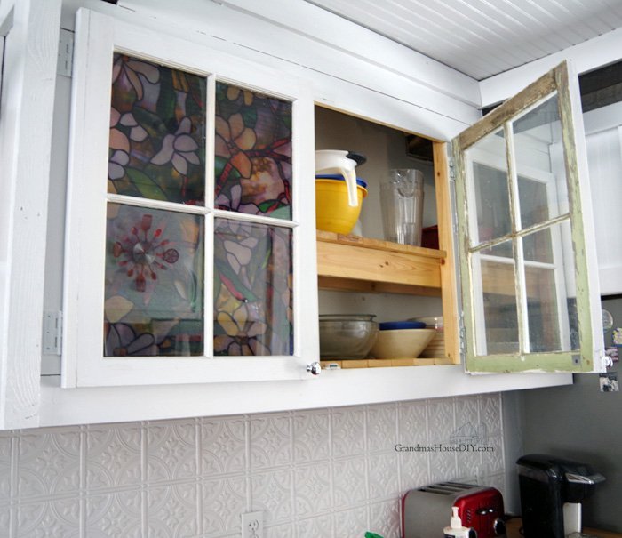 como aplicar pelcula de janela nas portas de vidro do meu armrio de cozinha