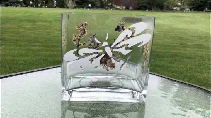 vaso reciclado com flores prensadas e preservadas