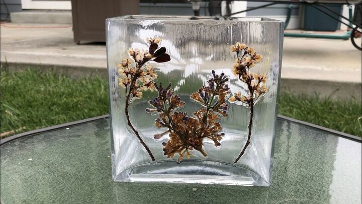 vaso reciclado com flores prensadas e preservadas