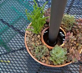 30 buenas ideas para mejorar tu patio trasero, Repurpose old copper molds to cool planters