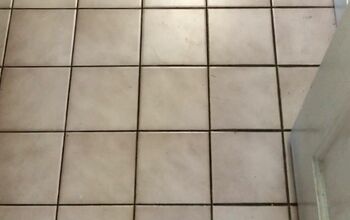 Cómo actualizar el suelo del baño con pegatinas de azulejos
