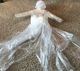 tutorial de fantasma con cinta de embalar espeluznante decoracin de halloween diy