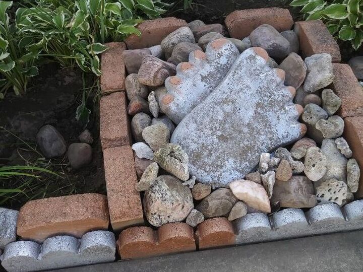 q what kind of paint can i use for concrete footprints in the garden