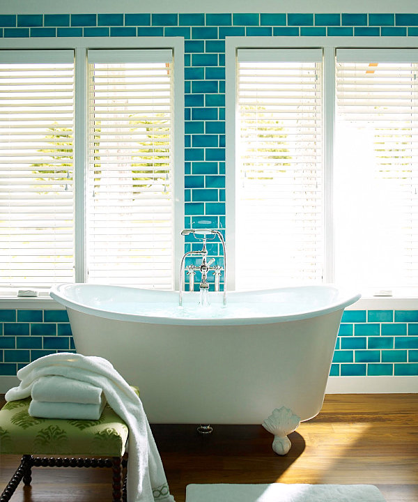 26 melhorias para quem no tem medo de cor, Adicione estilo ao seu banheiro com azulejos de metr