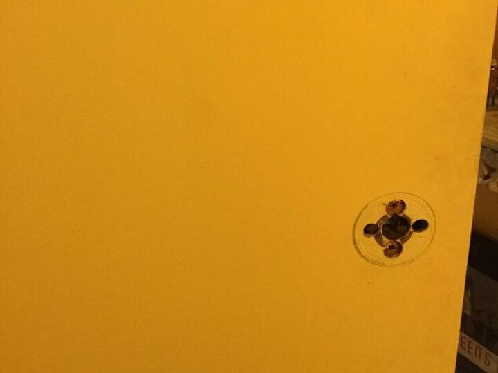 q how to attach door knobs that do not need to turn