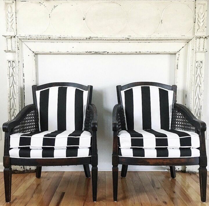 19 fabulosas maneras de aadir asientos adicionales a su casa, Las gemelas de rayas blancas y negras