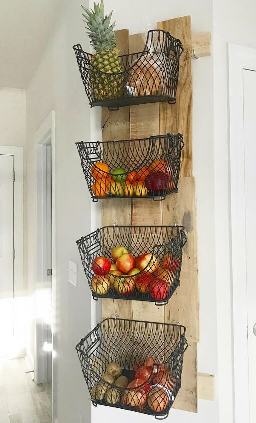 s 25 way people are still using pallets to make everything, Wall mounted pallet fruit veggies holder