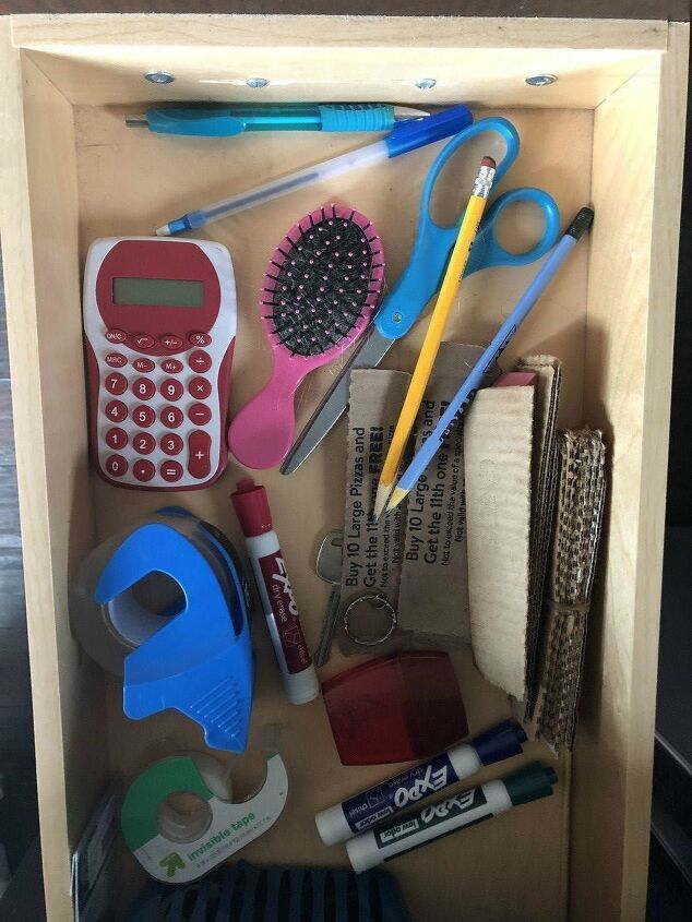 organizando o material escolar em casa crie uma gaveta de trabalhos de casa