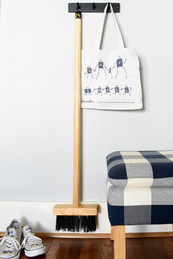 0 schoolhouse style wood broom