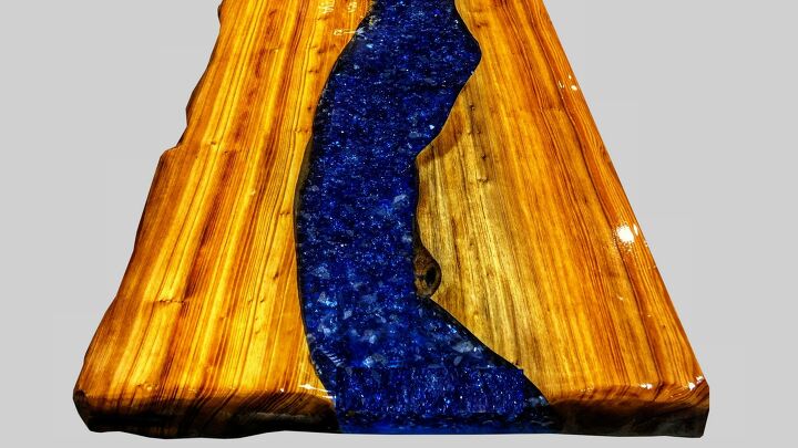 18 projetos de resina epxi que qualquer um pode fazer to em alta agora, Topo de barra ep xi DIY usando madeira recuperada que brilha