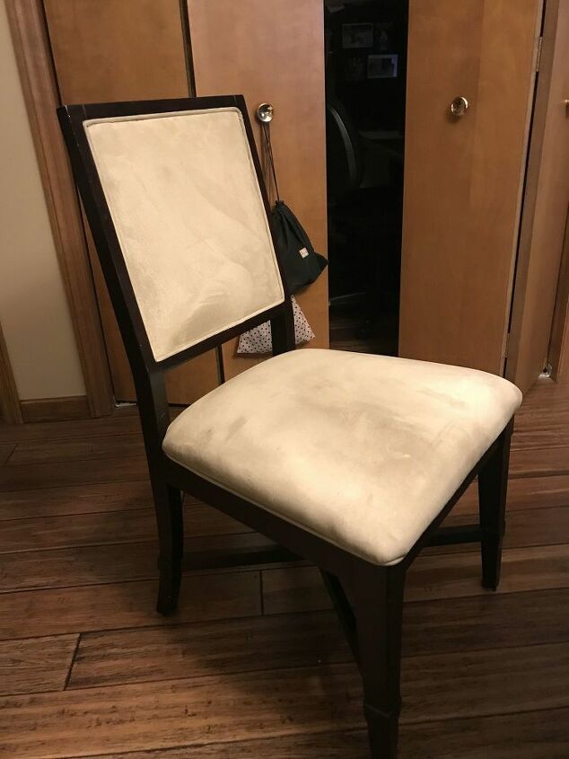 how can i remove the back cushion from this chair